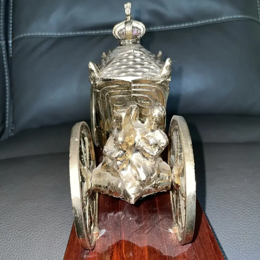 Vintage United Clock Corp 4 Horse And Carriage Gold Tone Brass?? Working